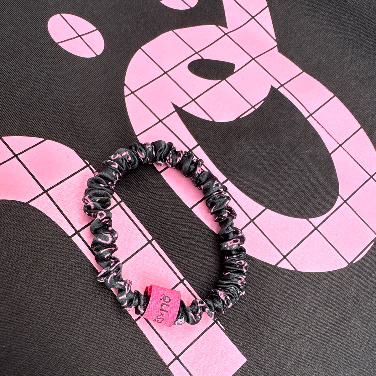 NÖ x Brunchies Seidenscrunchie PinkMath