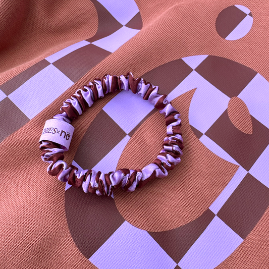 NÖ x Brunchies Seidenscrunchie Berry Check